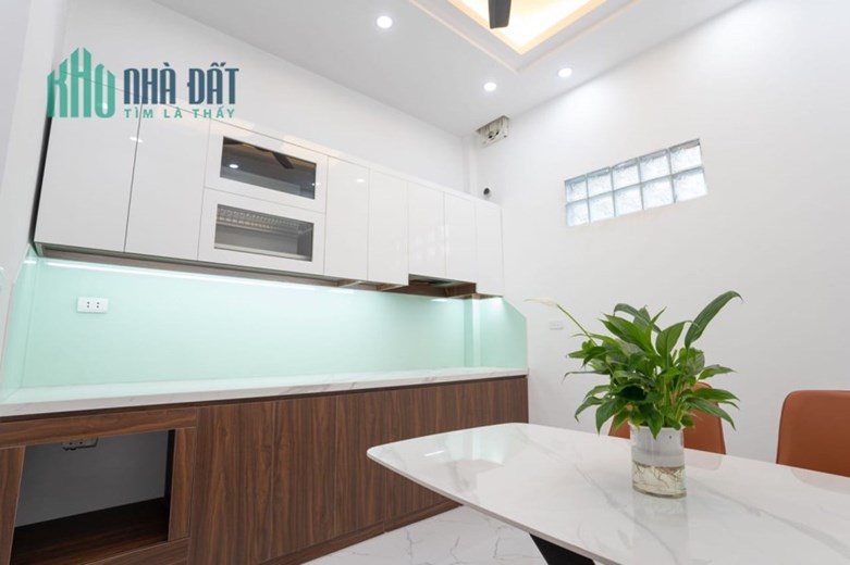 Nhà đẹp Phố Minh Khai, hai mặt thoáng, ngõ thông, ở là sướng. Diện tích 36m, 4 tầng nở hậu.