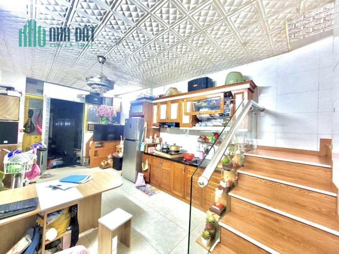 Bán nhà ngõ chợ Khâm Thiên(Đống Đa) 30m2 x4Tầng, 2 mặt thoáng, cách phố 30m, giá 2.5 tỷ
