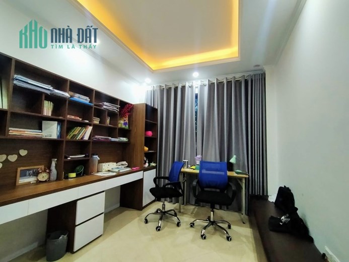 Bán nhà mặt phố Đỗ Quang, 2 thoáng, DTXD 65m2 x 7  tầng, MT 4m. Kinh doanh tốt