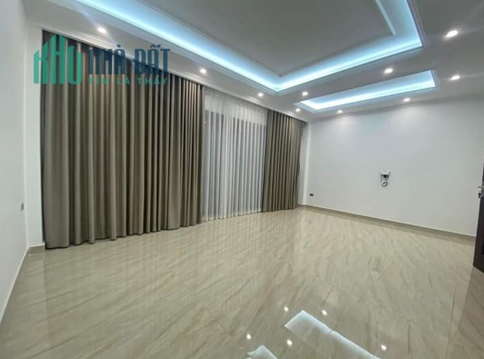 Bán toà văn phòng mới đẹp 8T thang máy Lạc Long Quân view Hồ Tây 27.5 tỷ