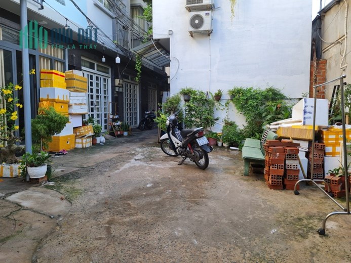 Bán nhà đối diện Gigamall 1 triệt 2 lầu xây dựng kiên cố giá chỉ 1ty65.