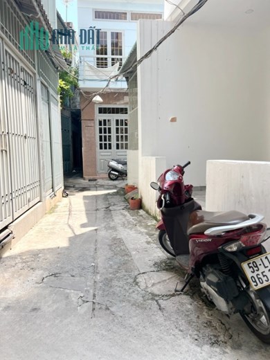 Nhà góc mới 2 tầng nở hậu L 9m gần đường Trần Bình Trọng P2Q5