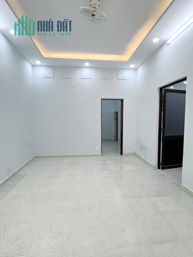 Nhà góc mới 2 tầng nở hậu L 9m gần đường Trần Bình Trọng P2Q5