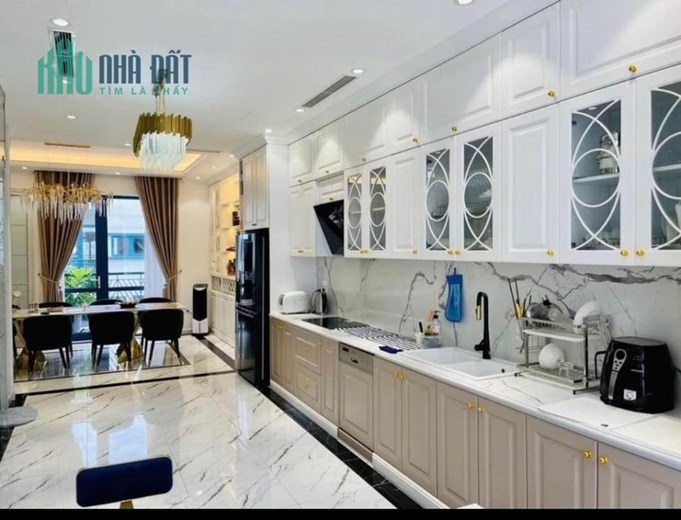 Bán nhà phân lô gần Hồ Tây 33m2 nhỉnh 3 tỷ, gần mặt phố, nhiều mặt thoáng