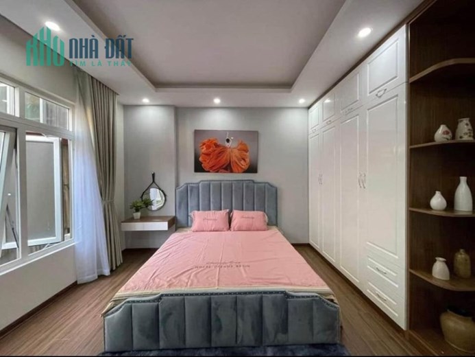 Bán nhà phân lô gần Hồ Tây 33m2 nhỉnh 3 tỷ, gần mặt phố, nhiều mặt thoáng