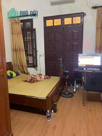 BÁN NHÀ BỒ ĐỀ  60M 4 TẦNG GIÁ 4 TỶ 5 LÔ GÓC , GẦN PHỐ.