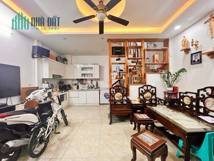 GARA Ô TÔ! BÁN NHÀ HOÀNG VĂN THÁI –TX, 45.7M3*4T, 2 THOÁNG, GIÁ NHỈNH 6 TỶ.