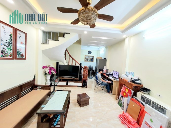 GARA Ô TÔ! BÁN NHÀ HOÀNG VĂN THÁI –TX, 48.3M2*4T, 2 THOÁNG, GIÁ 8.4 TỶ.