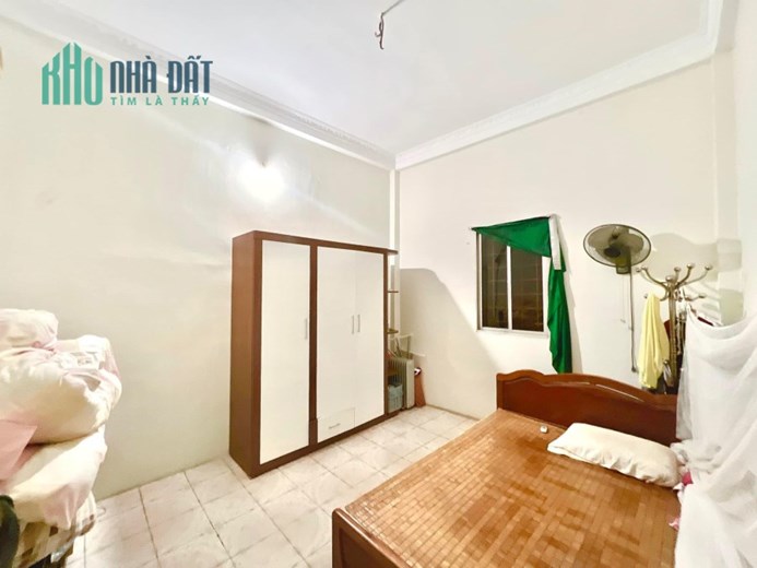 ĐI ĐÂU NỮA!!! Siêu phẩm VIP  trung tâm Cầu Giấy, 40m2  chỉ gần 4 Tỷ
