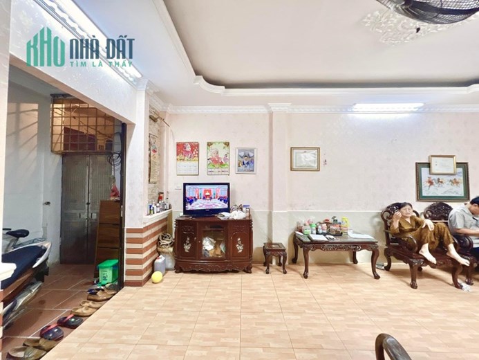 ĐI ĐÂU NỮA!!! Siêu phẩm VIP  trung tâm Cầu Giấy, 40m2  chỉ gần 4 Tỷ