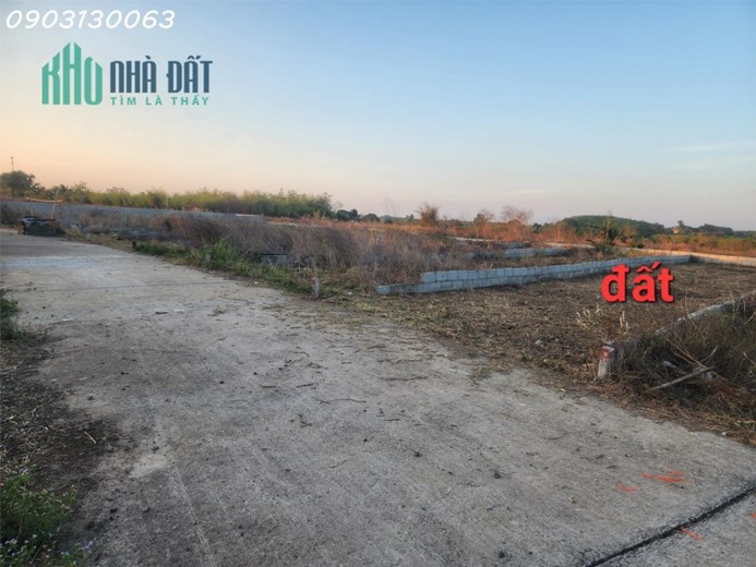 Cần bán lô đất nền thuộc xã Láng Dài, huyện đất đỏ 5x30 có 100m2 thổ cư giá 700tr