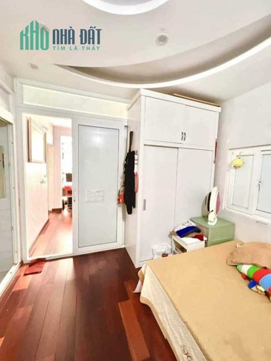 Bán Nhà Ngõ 302 Đường Láng 30m2 x 4 tầng 1 gác lửng , tặng full nội thất , an sinh đỉnh cao.