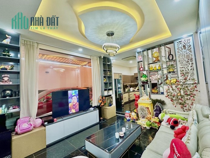 TÂN PHÚ - NGANG 7M CÁCH MẶT TIỀN 3 CĂN - Ô TÔ VÀO NHÀ - HẺM XE TẢI THÔNG VI VU - 7x12.5 Vuông Vức.
