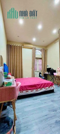 BÁN NHÀ ĐẸP 4 TẦNG DT:32M2 MT:3.95 M 3 PHÒNG NGỦ GIÁ:2.6 TỶ GẦN PHỐ TRẦN HƯNG ĐẠO QUẬN HOÀN KIẾM