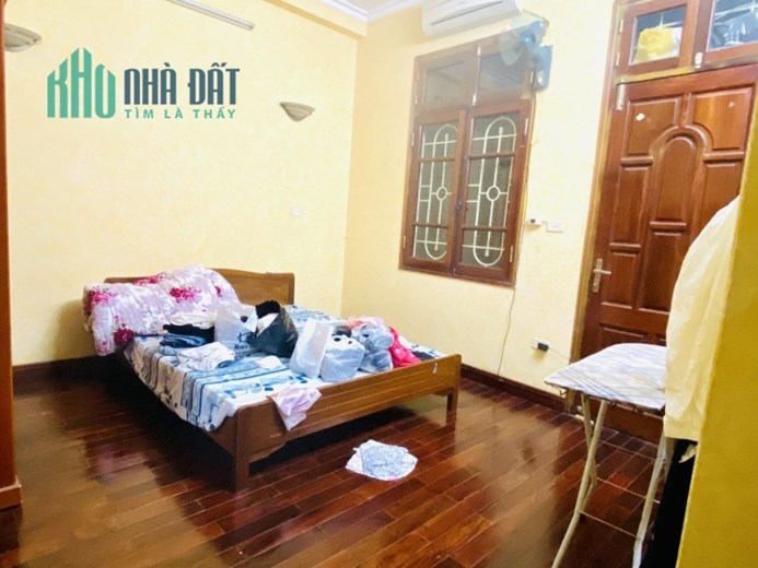 Chính chủ tôi bán gấp nhà ngõ Vương Thừa Vũ, Thanh Xuân, ô tô 7 chỗ vào nhà,71m2 x MT 5m,  giá 10
