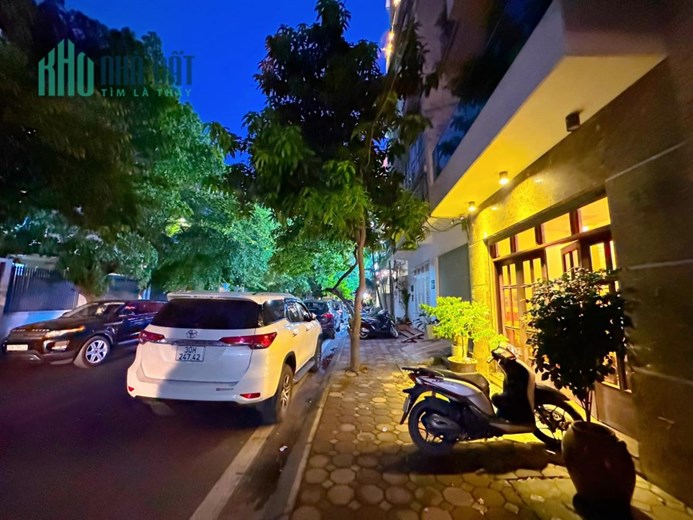 Bán nhà phố Hoàng Cầu, Đống Đa, ô tô đỗ cửa. LH: Địa Thủy Sư Trần Thọ 0906299843