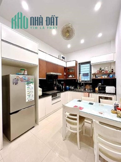 BÁN NHÀ PHÂN LÔ CÁN BỘ - Ô TÔ DỪNG ĐỖ, KHU VỰC VIP NGHĨA TÂN - NHÀ ĐẸP DÂN XÂY - Ở SƯỚNG. Chỉ từ 8