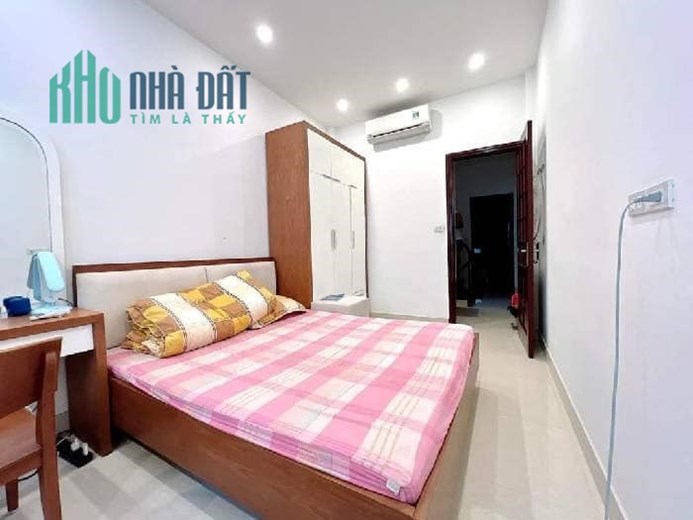 BÁN NHÀ PHÂN LÔ CÁN BỘ - Ô TÔ DỪNG ĐỖ, KHU VỰC VIP NGHĨA TÂN - NHÀ ĐẸP DÂN XÂY - Ở SƯỚNG. Chỉ từ 8
