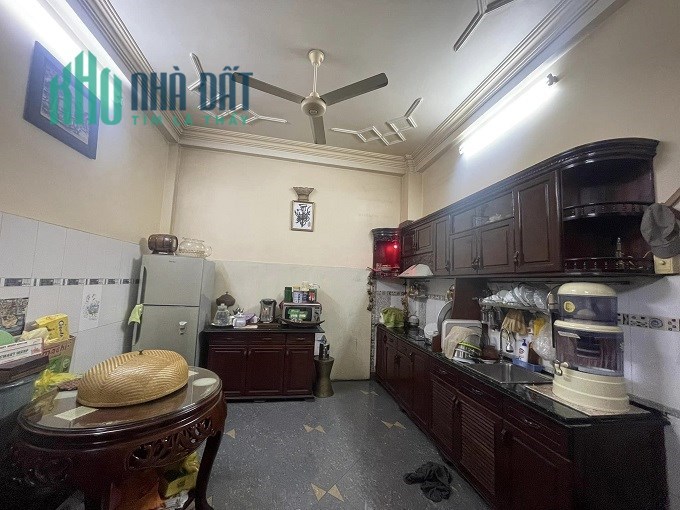 Bán nhà mặt tiền hạ chào 2.5 tỷ, P13, Tân Bình, 54m2, 4 tầng, giá nhỉnh HXH.