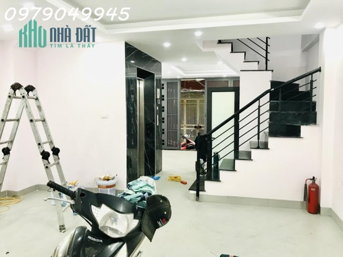 BÁN NHÀ TRỌ XUÂN THỦY 82M2X7T, THANG MÁY, 140 TRIỆU/THÁNG, 15M Ô TÔ, GIÁ 16 TỶ