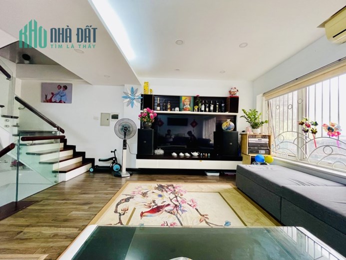 Cần thu hồi vốn , Bán nhà Kim Ngưu , 64m2x 5T , chỉ 5 tỷ2 , ngõ nông , lô góc thoáng