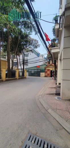 Nhà 4 tầng Gia Quất, Mt 5m, giá hơn 3 tỷ.