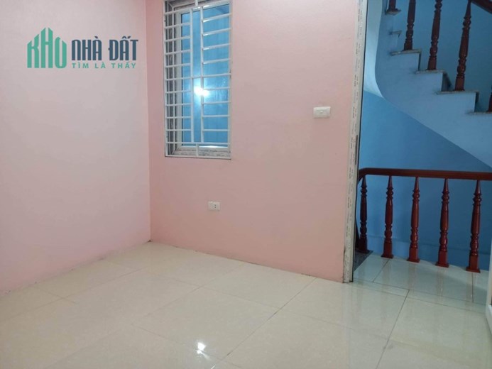 Nhà 4 tầng Gia Quất, Mt 5m, giá hơn 3 tỷ.