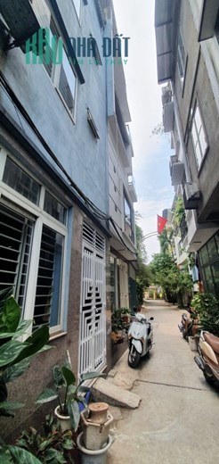 Nhà 4 tầng Gia Quất, Mt 5m, giá hơn 3 tỷ.