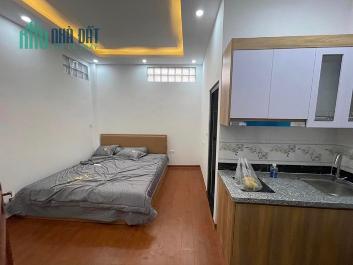 Bán nhà Chùa Láng, Đống Đa 40 m2 5T MT5 4.x tỷ.DÂN XÂY, KINH DOANH. 0912288365