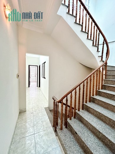 Bán gấp nhà HXH 7 chỗ Lê Quang Định. Sổ vuông A4, nhà chưa qua đầu tư
