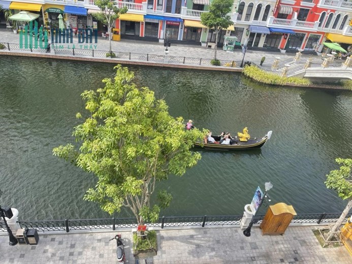 Chính chủ cần bán gấp Shophouse Phú Quốc mặt đường đôi tại Grand World Phú Quốc. 84m2, DTSD 216m2