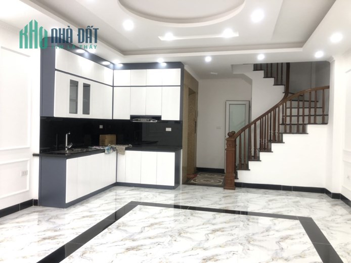 Bán nhà Thạch Bàn, Ô tô, Gần phố, Thang máy, 50 m2, giá chỉ 5 tỷ.