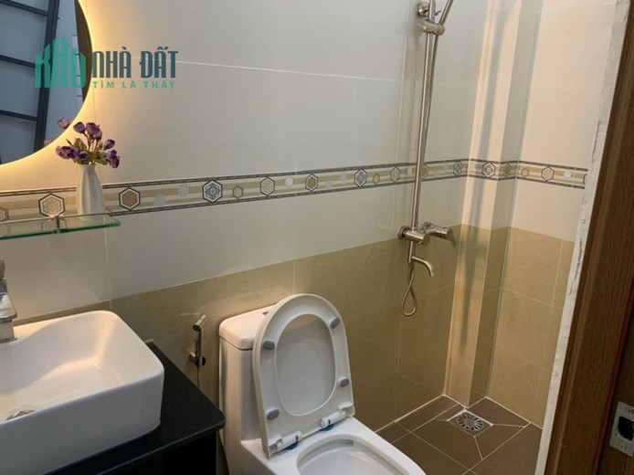 BÁN NHÀ 2 TẦNG MỚI ĐẸP NGANG 5,7X1O NỘI THẤT CAO CẤP NGAY VƯỜN LÀI QUẬN 12