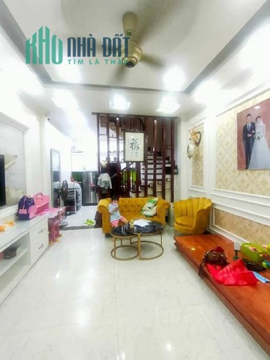 Bán nhà Thạch Bàn, Gần phố, Full nội thất, 40 m2, 5 tầng, chỉ 3,5 tỷ.