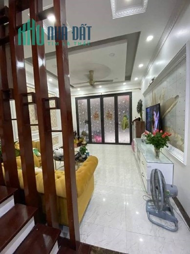Bán nhà Thạch Bàn, Gần phố, Full nội thất, 40 m2, 5 tầng, chỉ 3,5 tỷ.