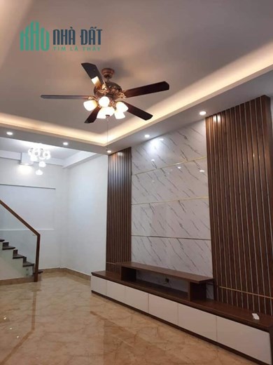 Bán ngôi nhà 131m2 phố Âu Cơ, Tây Hồ Gara 2 Ô tô tránh Kinh doanh 17.5 Tỷ