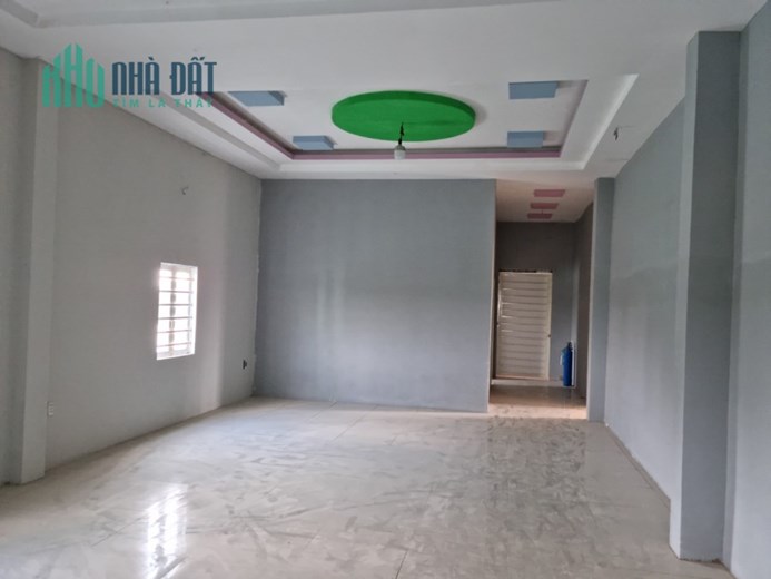 Chủ nhà cần bán bán căn nhà ở Củ Chi. Nay tôi cần tiền đi định cư nên bán gấp giá 23 tỷ,chiều dài