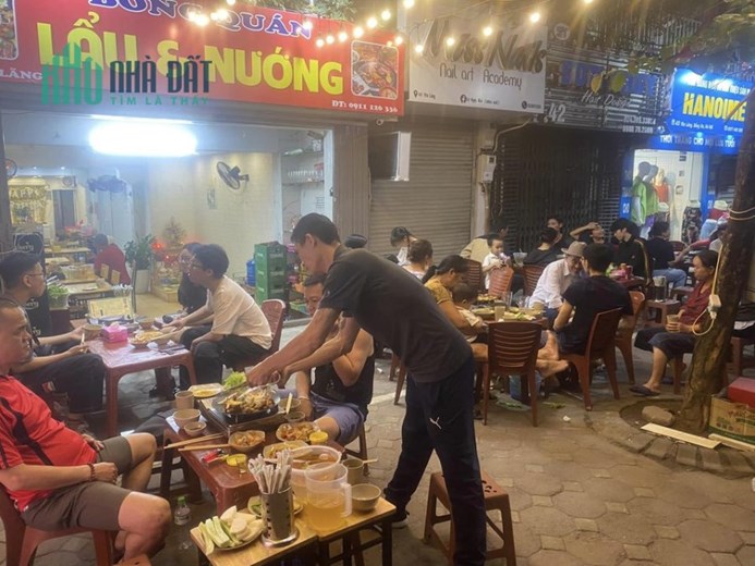 Mặc dù rất tiếc nhưng do vợ chửa đẻ mình ko quản lý được quán nên cần nhượng lại cửa hàng lẩu nướng