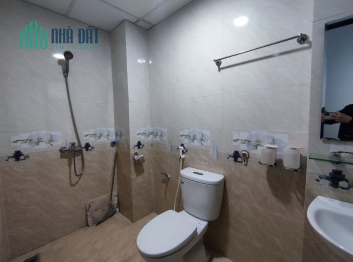 Bán Nhà Tây Sơn lô góc ô tô 4 chỗ đỗ cửa  DTXD 43m2 5 tầng  MT 4m Chỉ  4,9 tỷ.