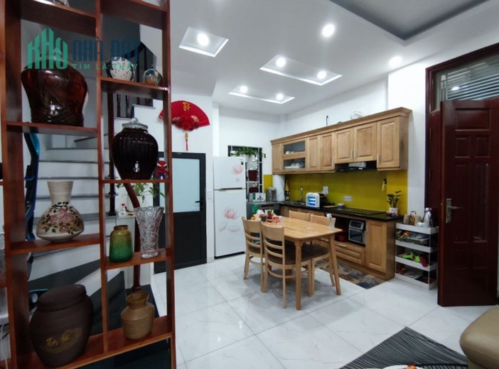 Bán Nhà Tây Sơn lô góc ô tô 4 chỗ đỗ cửa  DTXD 43m2 5 tầng  MT 4m Chỉ  4,9 tỷ.