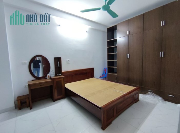 Bán Nhà Tây Sơn lô góc ô tô 4 chỗ đỗ cửa  DTXD 43m2 5 tầng  MT 4m Chỉ  4,9 tỷ.