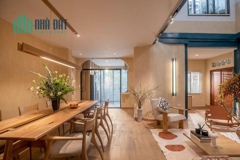 BÁN NHÀ GIÁP NHẤT, 50m2x 4T, MT5m, Ô TÔ ĐỖ CỔNG, LÔ GÓC, KINH DOANH, CHỈ NHỈNH 4 TỶ