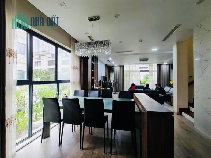 Bán nhà mặt phố Trương Công Giai, Cầu Giấy, mặt tiền rộng, vỉa hè 8m, sổ vuông vắn, 75m2, chỉ 31 tỷ