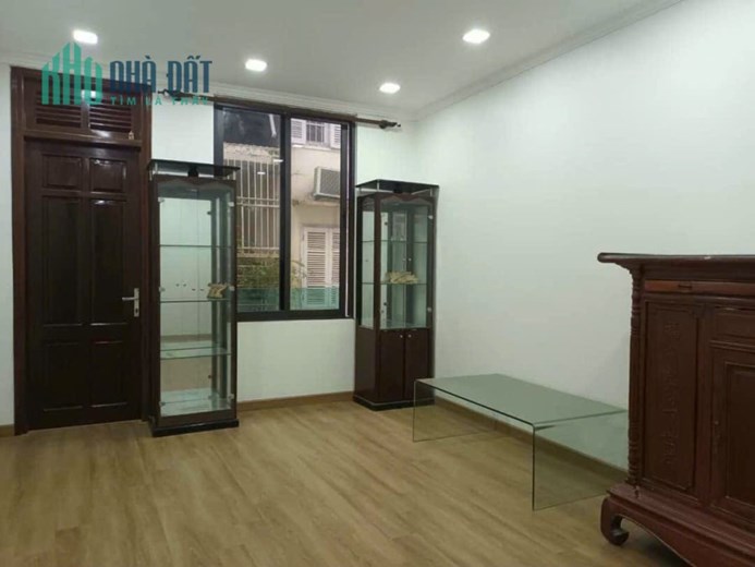 Bán nhà phân lô NGUYỄN CHÍ THANH, gần ĐÀI TRUYỀN HÌNH HÀ NỘI. 44m2 5 tấng, gái 10 tỷ.