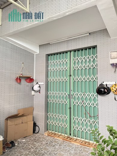 Bán NHÀ RẺ Đoàn Văn Bơ Q4 Ngang 3x12.5m- đúc 4 tấm dưới  3 tỷ