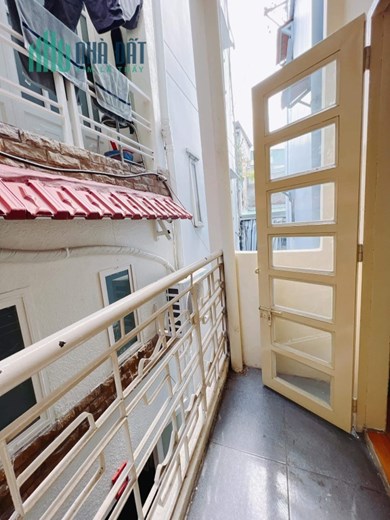 Bán NHÀ RẺ Đẹp Trần Hưng Đạo Q1 đúc 4 tầng cò 1 tỷ hơn Vay 1 hơn tỷ