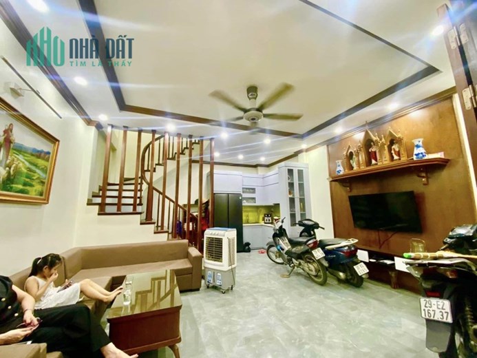 BÁN NHÀ GIÁP BÁT - TRUNG TÂM QUẬN HOÀNG MAI - NHÀ MỚI - 3 BƯỚC RA OTO - GẦN CHỢ - AN SINH TỐT -