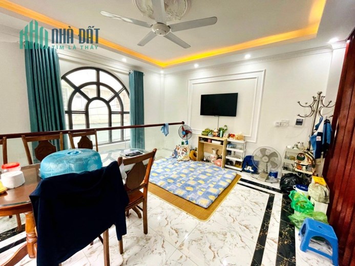 Bán nhà Thạch Bàn cực đẹp, ô tô, 35 m2, 6T, chỉ nhĩnh 3 tỷ.