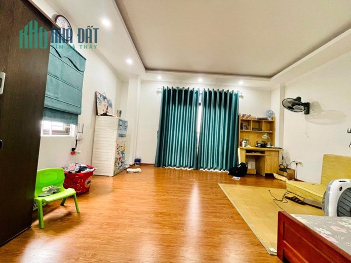 Bán nhà Thạch Bàn cực đẹp, ô tô, 35 m2, 6T, chỉ nhĩnh 3 tỷ.