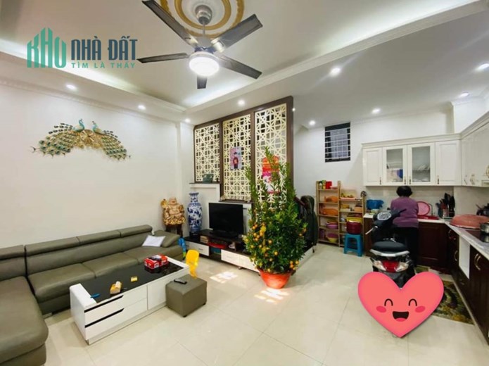 RẺ! Chùa Láng, gần hồ, nhà thoáng, ngõ nông, 37m, 4T, chỉ 4.2 tỷ